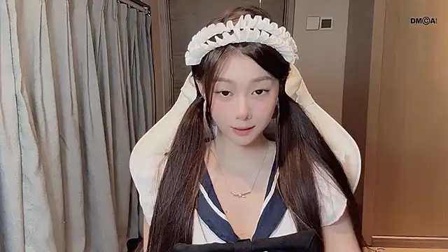 Snapshot of Makinghappymyself_ chatting on November 28, 2025, 11:10 am Makinghappymyself online show from November 28, 2025, 11:10 am