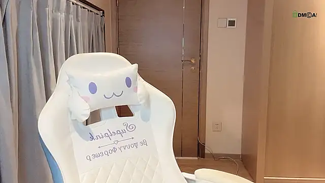 Snapshot of Makinghappymyself_ chatting on October 31, 2025, 1:30 pm Makinghappymyself online show from October 31, 2025, 1:30 pm