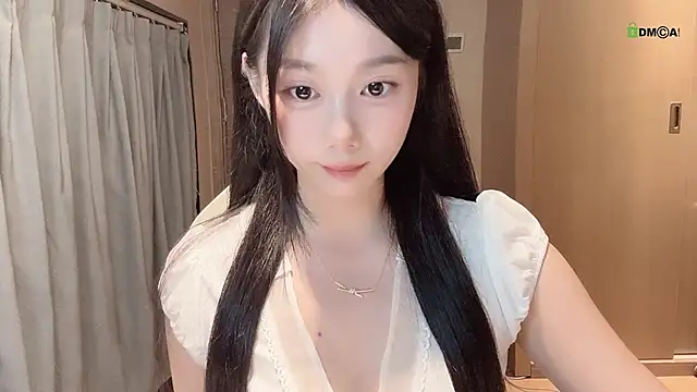 Snapshot of Makinghappymyself_ chatting on November 3, 2025, 12:31 pm Makinghappymyself online show from November 3, 2025, 12:31 pm