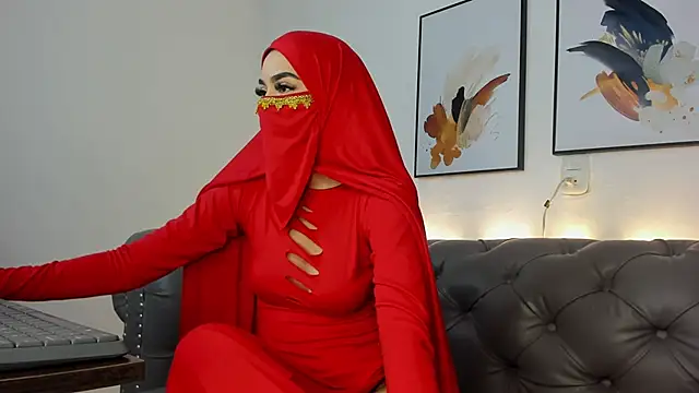 Snapshot of Zahra_milks chatting on October 8, 2025, 1:45 pm Zahra milks online show from October 8, 2025, 1:45 pm