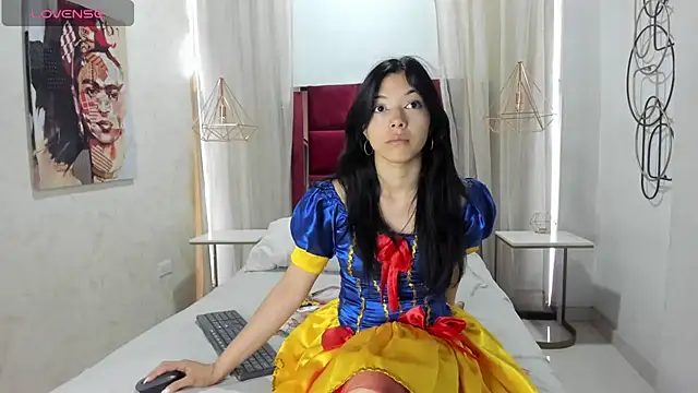 Cloe Miiller  online show from October 6, 2025, 1:34 pm