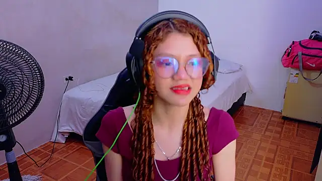 Snapshot of Birdie_0 chatting on November 4, 2025, 1:48 pm Birdie 0 online show from November 4, 2025, 1:48 pm