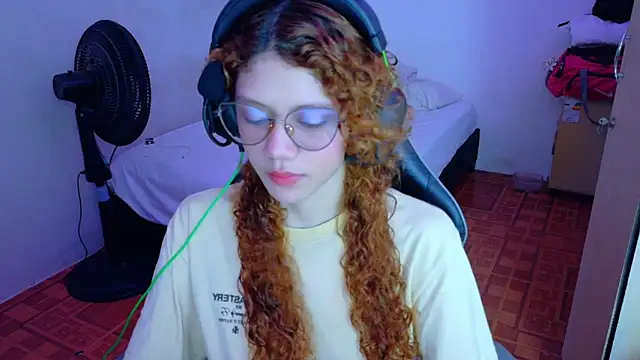 Snapshot of Birdie_0 chatting on November 13, 2025, 1:15 pm Birdie 0 online show from November 13, 2025, 1:15 pm