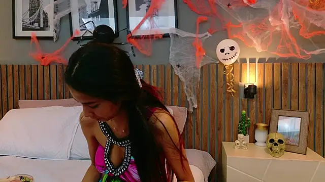 luna roja25 online show from October 23, 2025, 1:10 pm