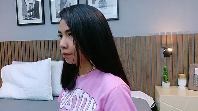 luna roja25 online show from December 17, 2025, 1:38 pm