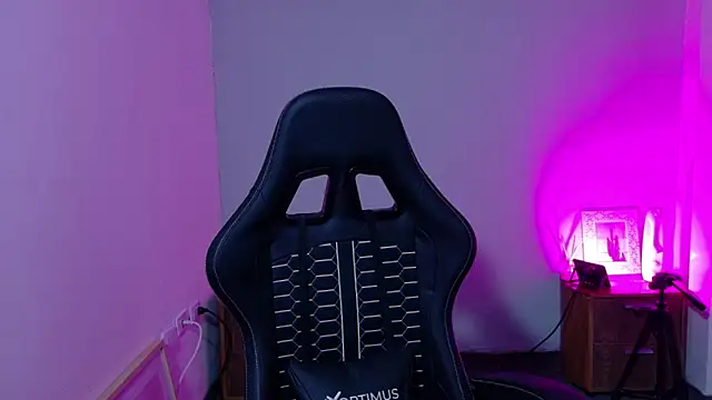 luna roja25 online show from March 19, 2026, 12:27 pm