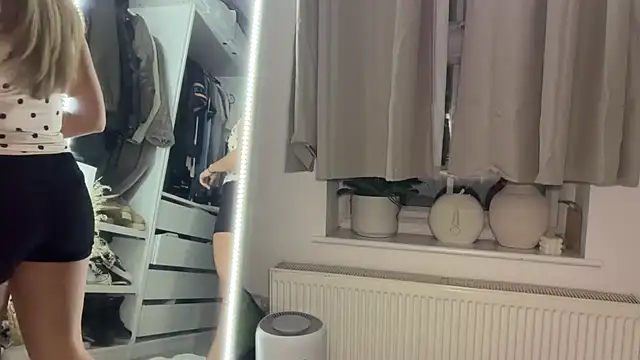 Snapshot of KayleeBella chatting on October 31, 2025, 5:53 pm KayleeBella online show from October 31, 2025, 5:53 pm