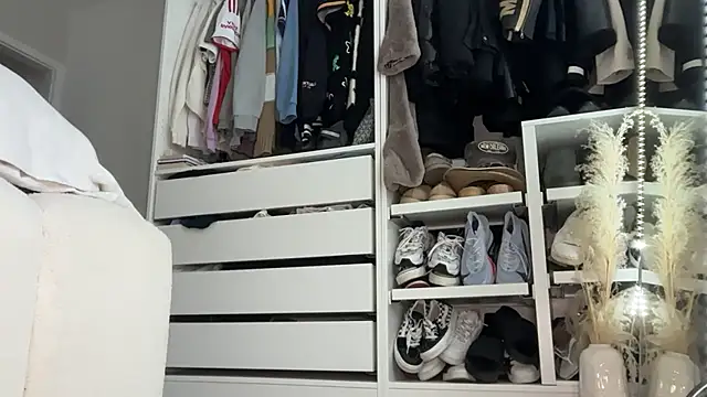 Snapshot of KayleeBella chatting on October 11, 2025, 1:34 pm KayleeBella online show from October 11, 2025, 1:34 pm