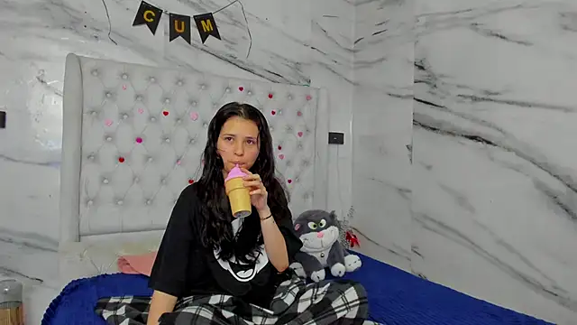 Ari and Storm online show from May 3, 2026, 1:47 pm