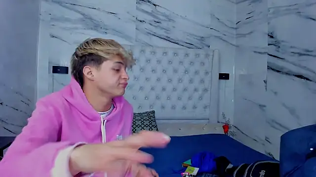 Ari and Storm online show from September 12, 2025, 2:50 pm