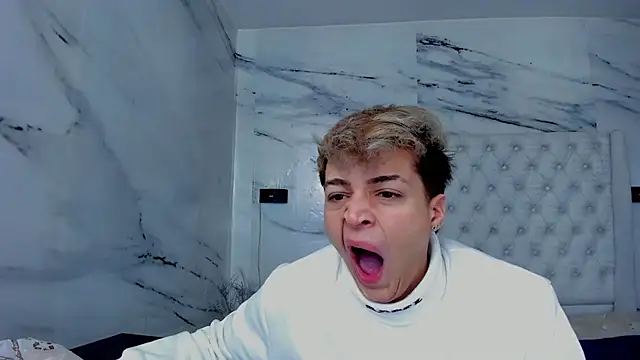 Ari and Storm online show from September 13, 2025, 1:33 pm