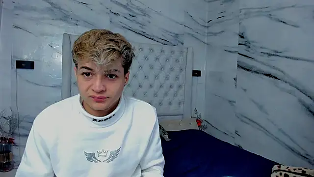 Ari and Storm online show from September 16, 2025, 1:23 pm