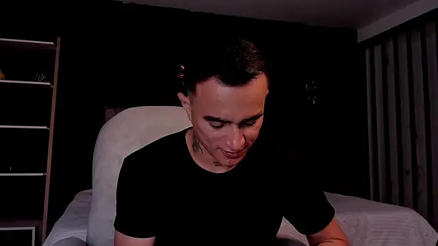 LiamDeep online show from May 5, 2026, 8:01 pm