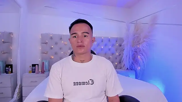 LiamDeep online show from December 18, 2025, 8:34 pm