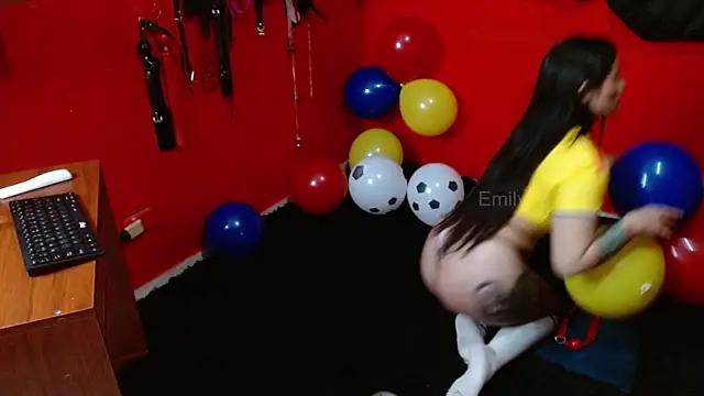 Snapshot of Emily_Slave28 chatting on June 8, 2026, 6:08 pm Emily Slave28 online show from June 8, 2026, 6:08 pm