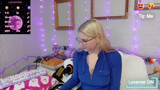 samanthamalichite online show from November 2, 2025, 2:33 pm