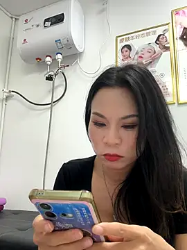 Baby-mmm online show from October 31, 2025, 11:18 am