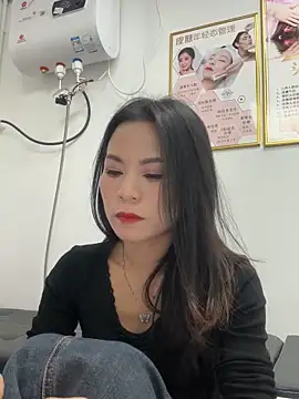 Baby-mmm online show from November 15, 2025, 1:15 pm