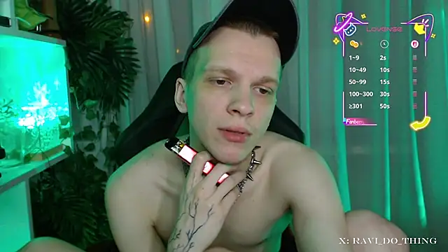 Snapshot of frozen_boy chatting on December 15, 2025, 4:57 pm frozen boy online show from December 15, 2025, 4:57 pm