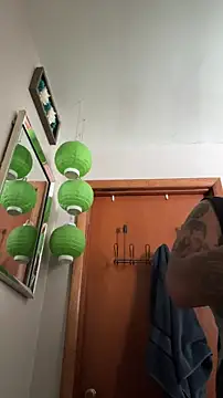 Snapshot of Lunablu13 chatting on December 5, 2025, 5:44 pm Lunablu13 online show from December 5, 2025, 5:44 pm