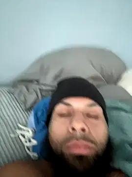 Snapshot of Lunablu13 chatting on December 4, 2025, 2:05 pm Lunablu13 online show from December 4, 2025, 2:05 pm