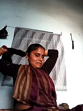 Sheema tyagi online show from November 28, 2025, 8:58 am