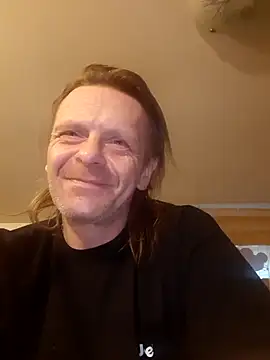 Snapshot of Kuba_Gd chatting on February 19, 2025, 2:33 pm Kuba Gd online show from February 19, 2025, 2:33 pm