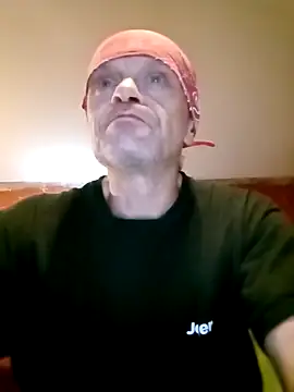 Snapshot of Kuba_Gd chatting on October 22, 2025, 12:48 pm Kuba Gd online show from October 22, 2025, 12:48 pm