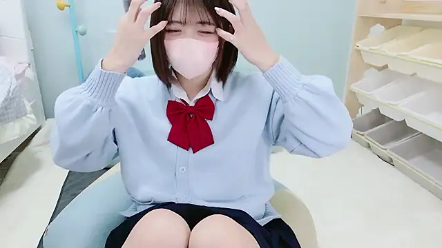 Snapshot of Hinata_Sun chatting on November 10, 2025, 11:37 am Hinata Sun online show from November 10, 2025, 11:37 am