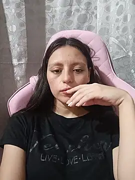 Snapshot of Lahila_ chatting on July 7, 2026, 3:37 pm Lahila online show from July 7, 2026, 3:37 pm