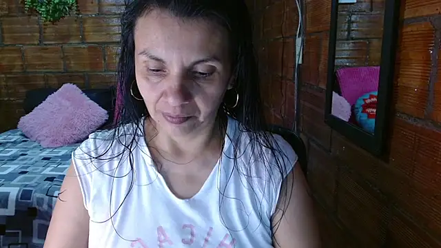 Snapshot of Milf_Fantassyy chatting on September 16, 2025, 3:40 am Milf Fantassyy online show from September 16, 2025, 3:40 am