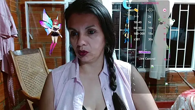 Snapshot of Milf_Fantassyy chatting on November 18, 2025, 4:05 am Milf Fantassyy online show from November 18, 2025, 4:05 am