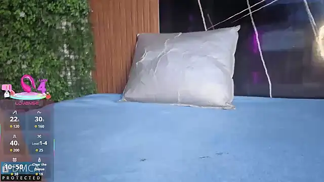 Snapshot of Kiara_Zahiri__ chatting on October 21, 2025, 10:58 am Kiara Zahiri online show from October 21, 2025, 10:58 am