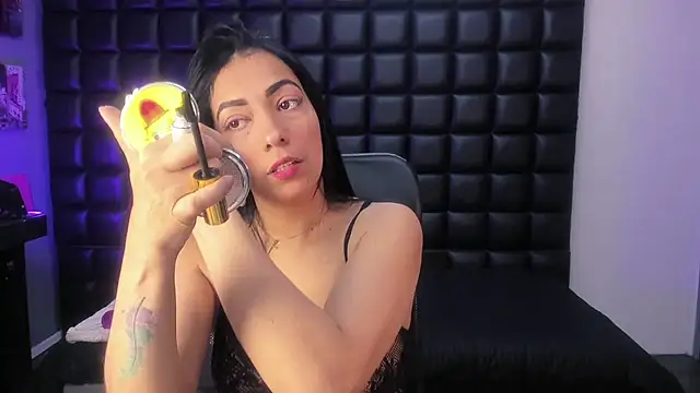 ashlyy sweet  online show from May 1, 2026, 3:39 pm