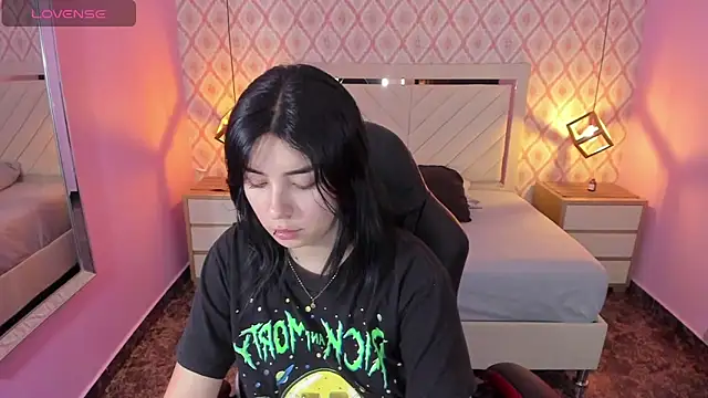 Snapshot of CHRISTY_TEIGEN4 chatting on October 8, 2025, 7:25 pm CHRISTY TEIGEN4 online show from October 8, 2025, 7:25 pm