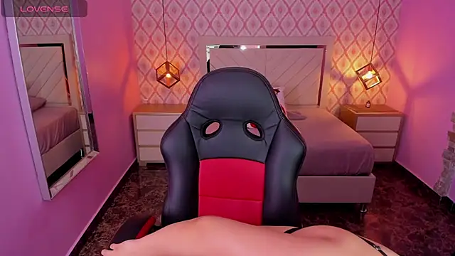 Snapshot of CHRISTY_TEIGEN4 chatting on December 3, 2025, 7:24 pm CHRISTY TEIGEN4 online show from December 3, 2025, 7:24 pm