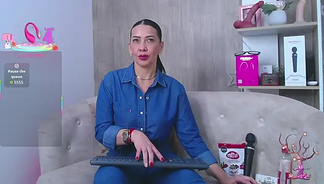 Snapshot of cortney_tayler chatting on October 29, 2025, 3:11 pm cortney tayler online show from October 29, 2025, 3:11 pm