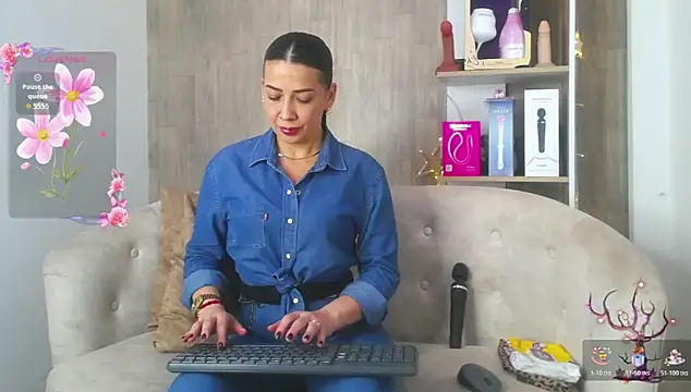 Snapshot of cortney_tayler chatting on November 27, 2025, 7:47 pm cortney tayler online show from November 27, 2025, 7:47 pm