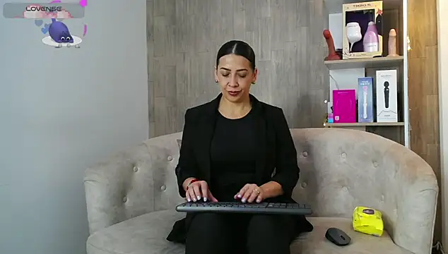 Snapshot of cortney_tayler chatting on December 15, 2025, 2:34 pm cortney tayler online show from December 15, 2025, 2:34 pm