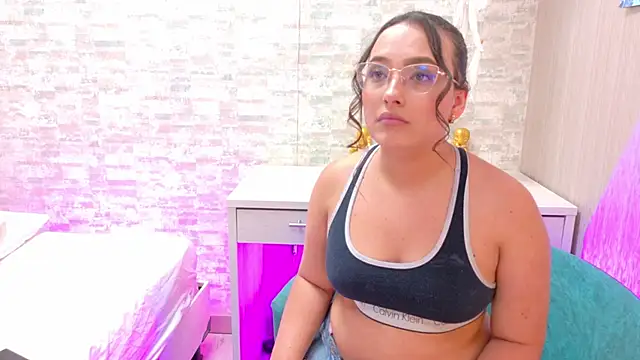stefannyrivas online show from September 30, 2025, 7:53 pm