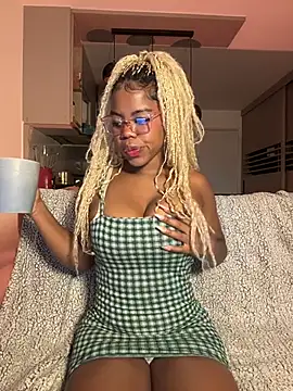 Snapshot of Sweet-Jade chatting on November 9, 2025, 10:47 pm Sweet-Jade online show from November 9, 2025, 10:47 pm