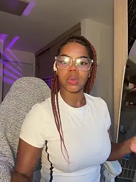 Snapshot of Sweet-Jade chatting on October 8, 2025, 10:43 pm Sweet-Jade online show from October 8, 2025, 10:43 pm