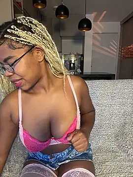 Snapshot of Sweet-Jade chatting on November 12, 2025, 10:24 pm Sweet-Jade online show from November 12, 2025, 10:24 pm