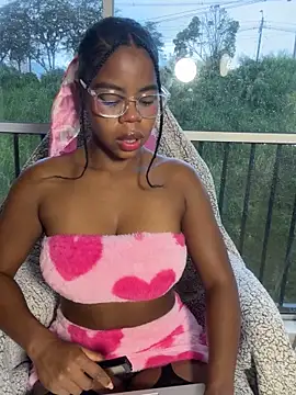 Snapshot of Sweet-Jade chatting on October 15, 2025, 10:29 pm Sweet-Jade online show from October 15, 2025, 10:29 pm