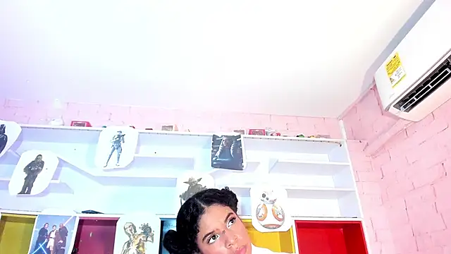 SheyLopez online show from August 2, 2026, 3:27 am