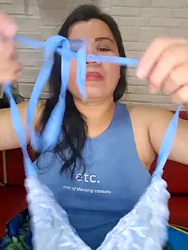 hotlyn45 online show from January 10, 2026, 1:17 pm