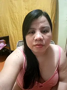 hotlyn45 online show from September 17, 2025, 9:22 am