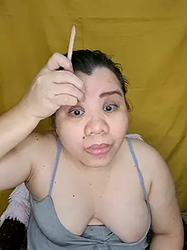 hotlyn45 online show from January 13, 2026, 12:04 am