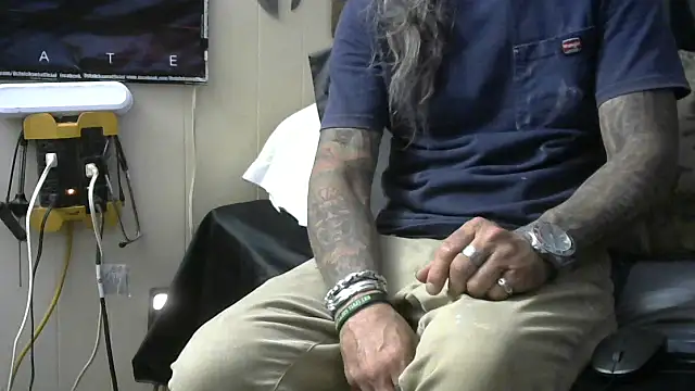 Snapshot of crassanova chatting on May 8, 2026, 11:08 pm crassanova online show from May 8, 2026, 11:08 pm