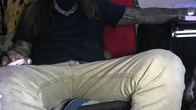 Snapshot of crassanova chatting on April 1, 2026, 3:08 am crassanova online show from April 1, 2026, 3:08 am